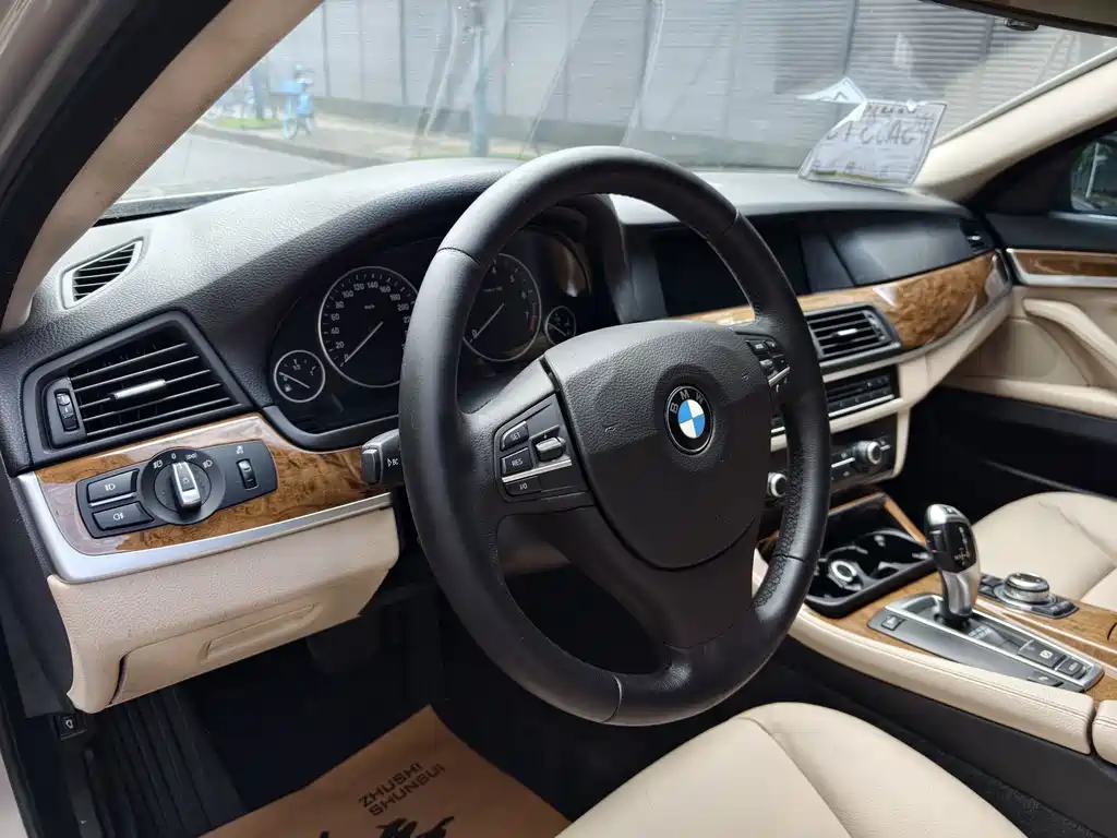 BMW 5 Series 2011 — фото 16