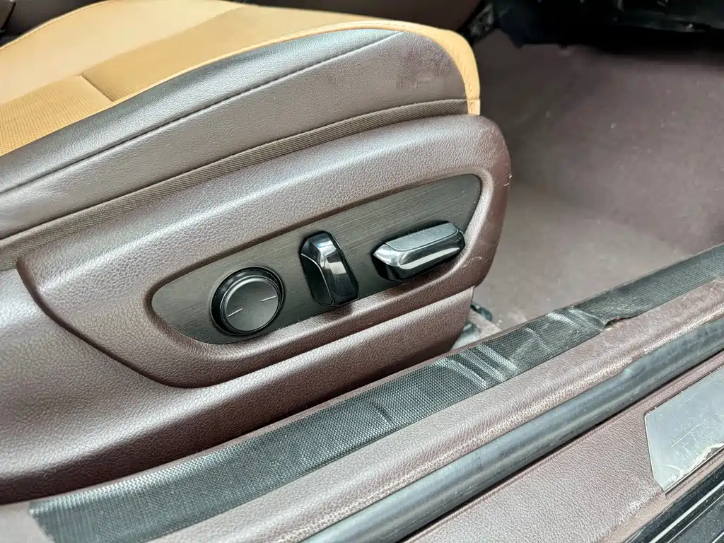 Lexus ES 2019 — фото 15