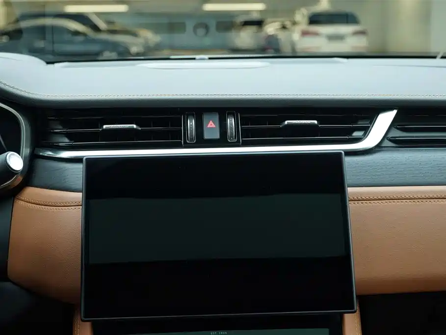 Jaguar XFL 2024 — фото 18
