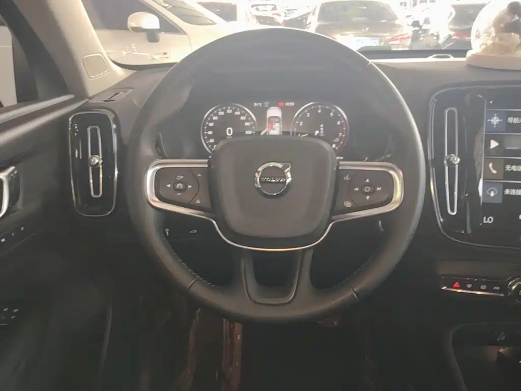 Volvo XC40 2020 — фото 11
