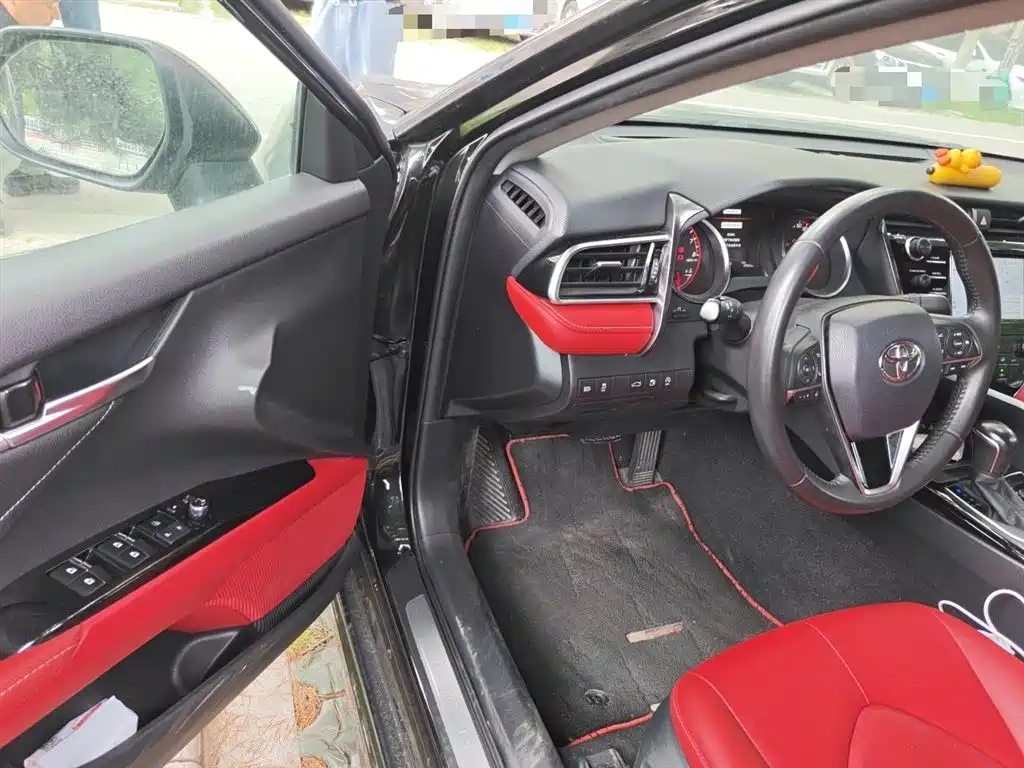 Toyota Camry 2018 — фото 14