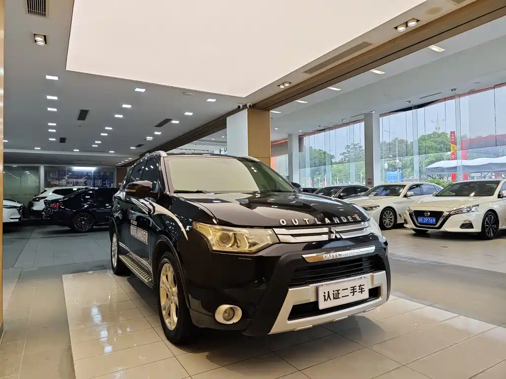 Mitsubishi Outlander 2014 — фото 5