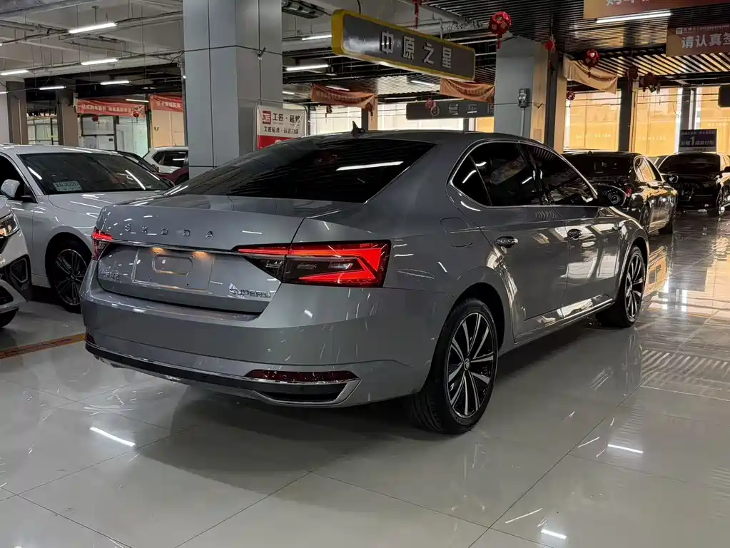 Skoda Superb 2023 — фото 10