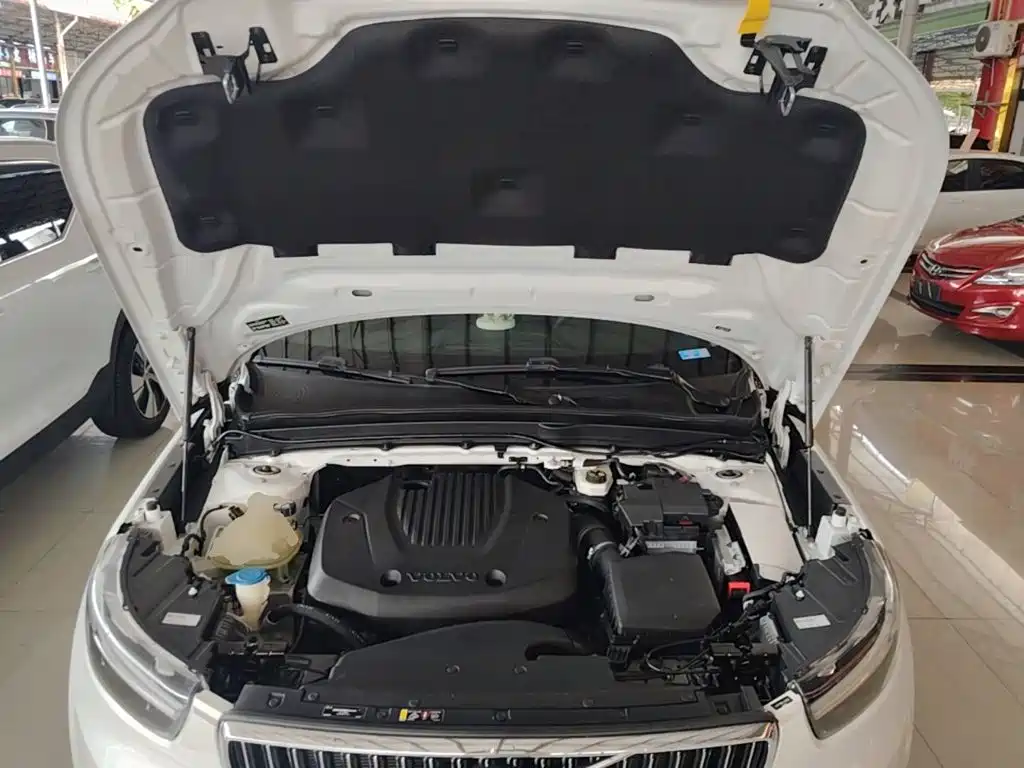 Volvo XC40 2020 — фото 20