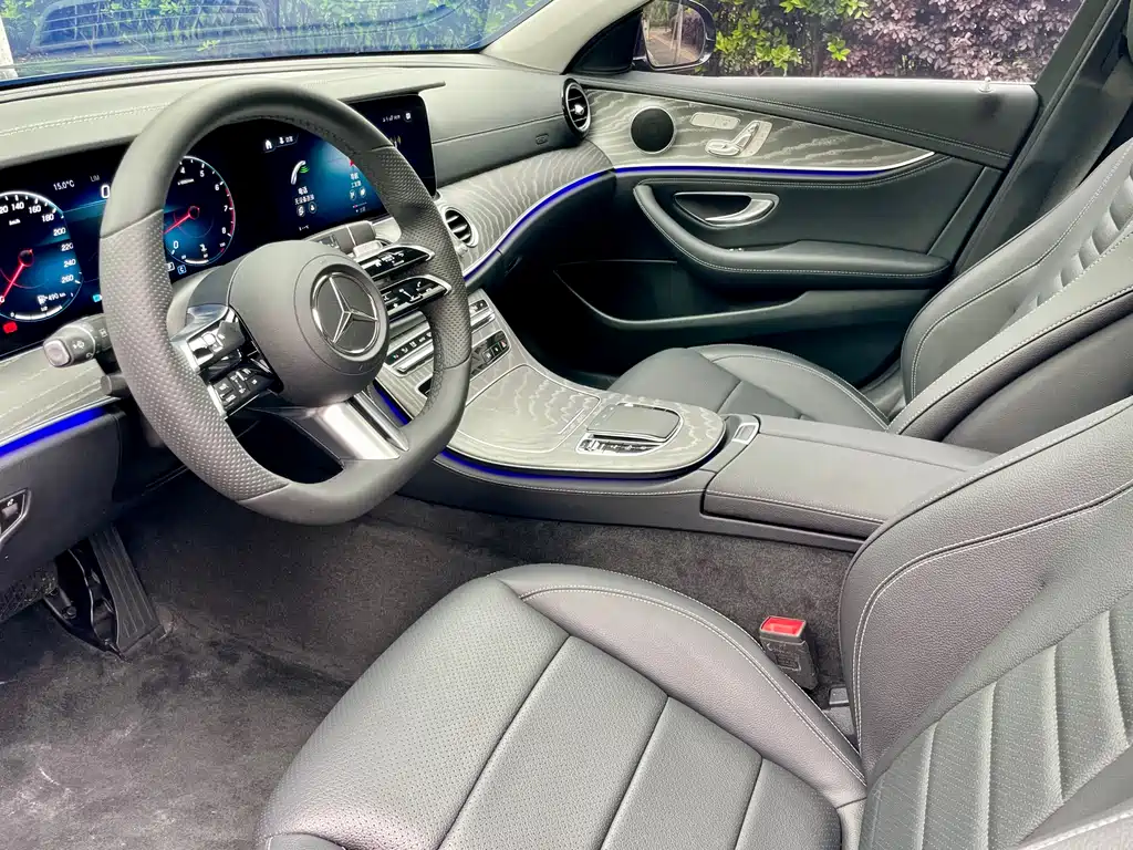 Mercedes-Benz E-Class 2023 — фото 16