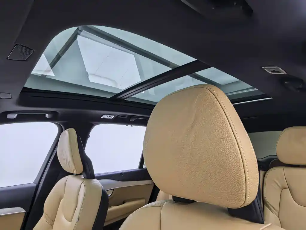 Volvo XC90 2017 — фото 20