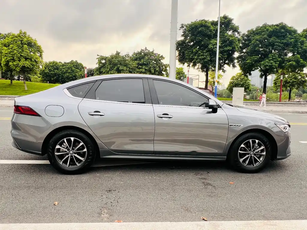 BYD Qin PLUS 2023 — фото 10
