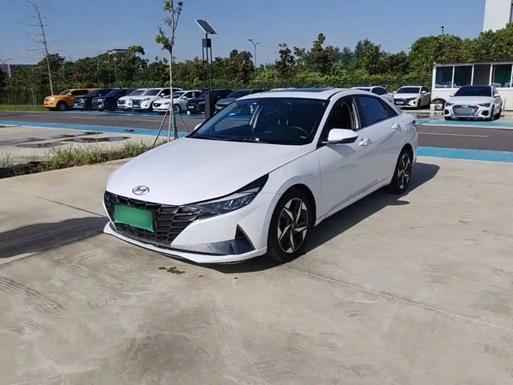 Hyundai Elantra 2022