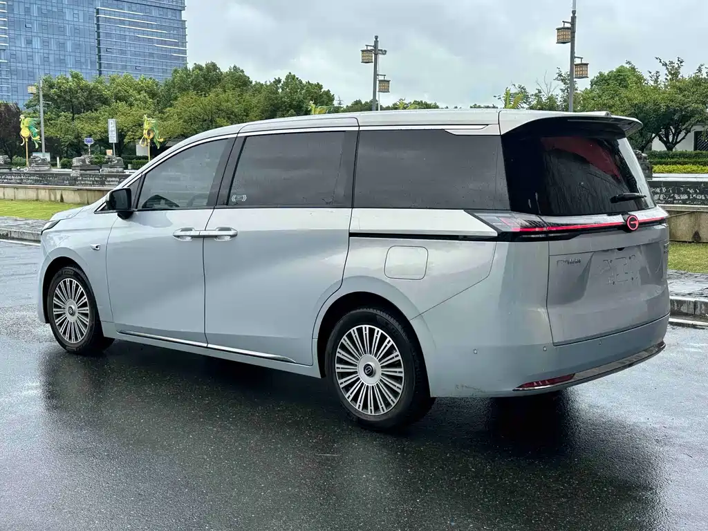 GAC Trumpchi E8 PHEV 2026 — фото 8