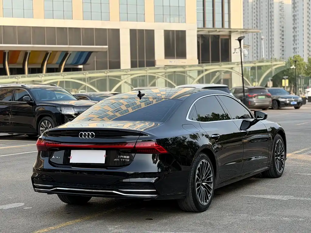 Audi A7L 2024 — фото 16