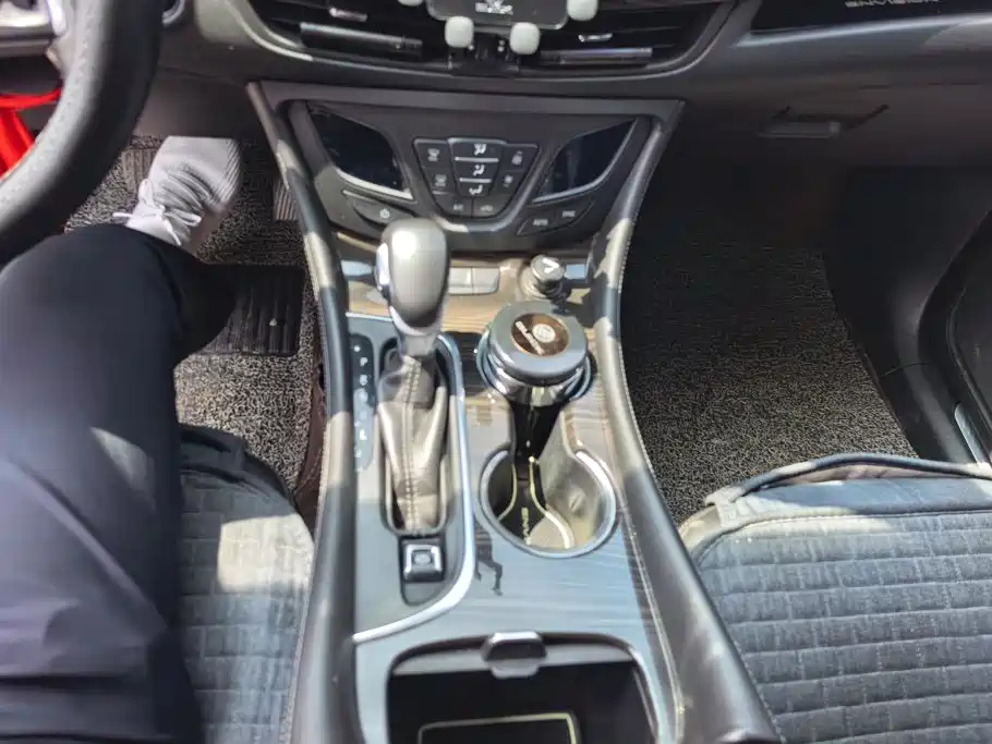 Buick Envision Plus 2018 — фото 16