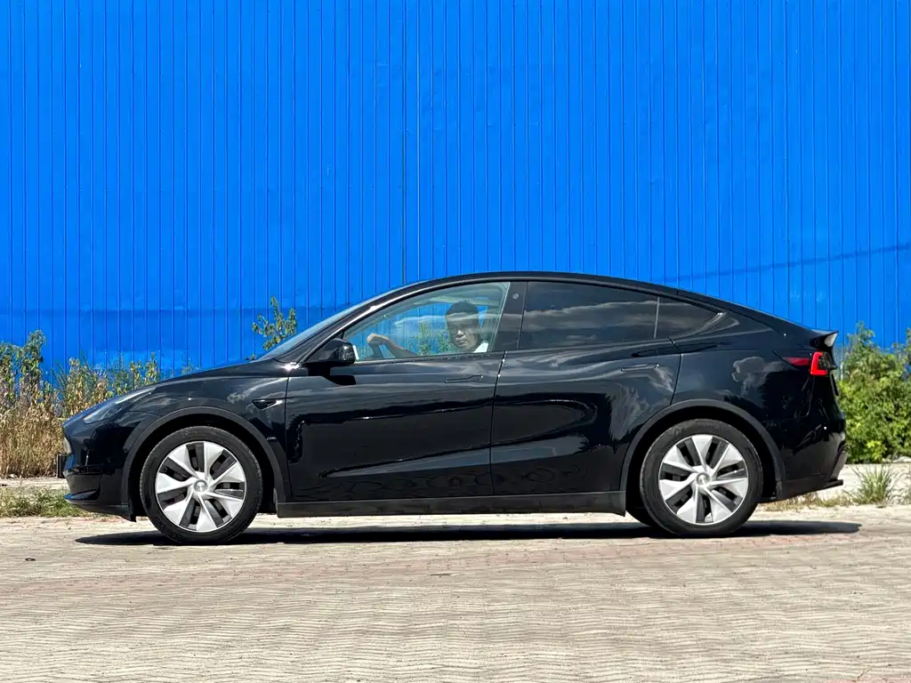 Tesla Model Y 2022 — фото 10