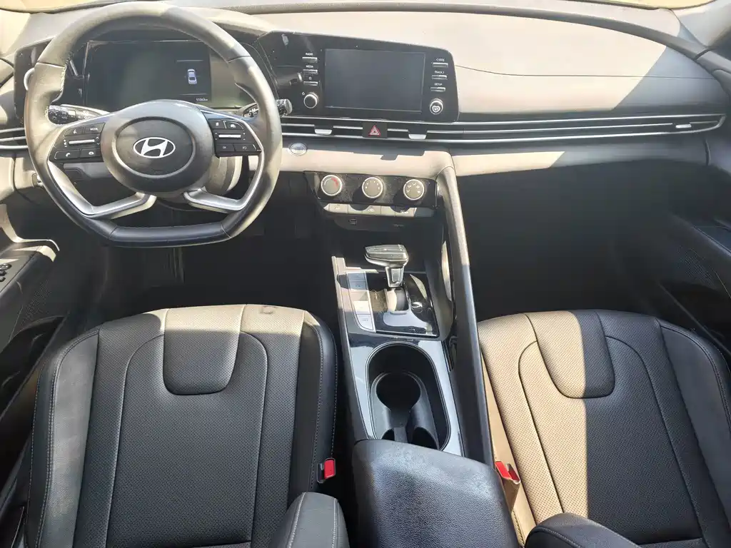 Hyundai Elantra 2024