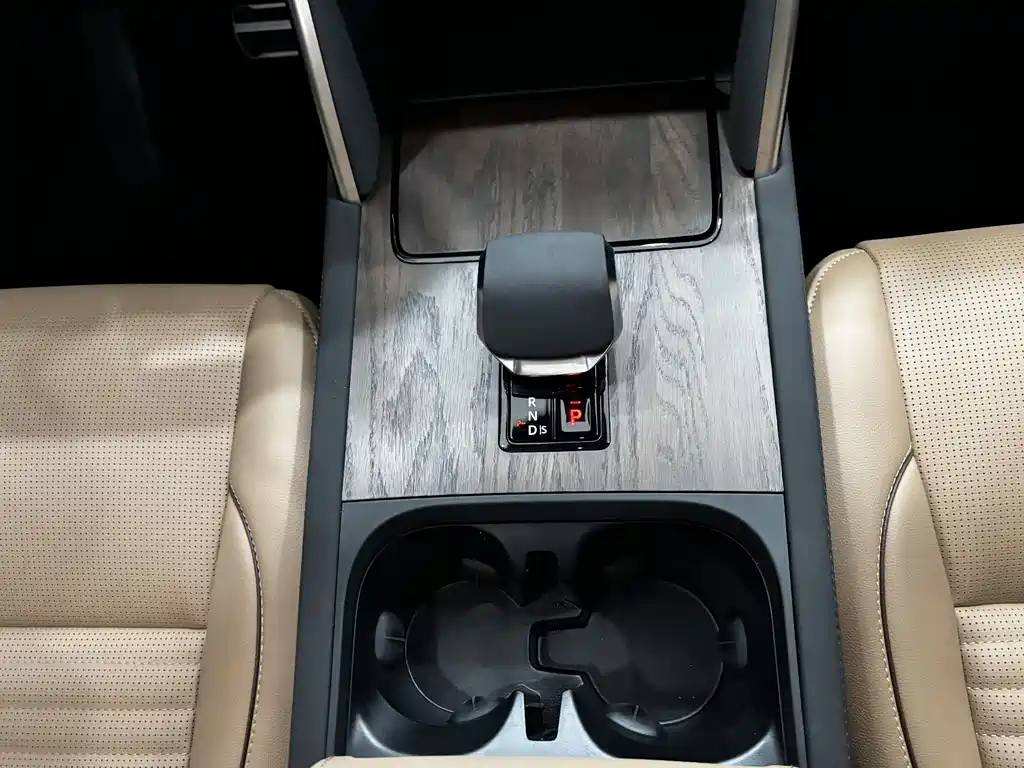 Land Rover Discovery Sport 2025 — фото 18