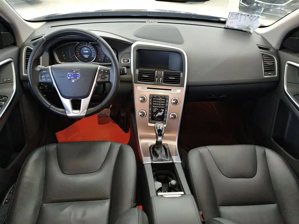 Volvo XC60 2017 — фото 10