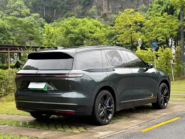NIO ES8 2024