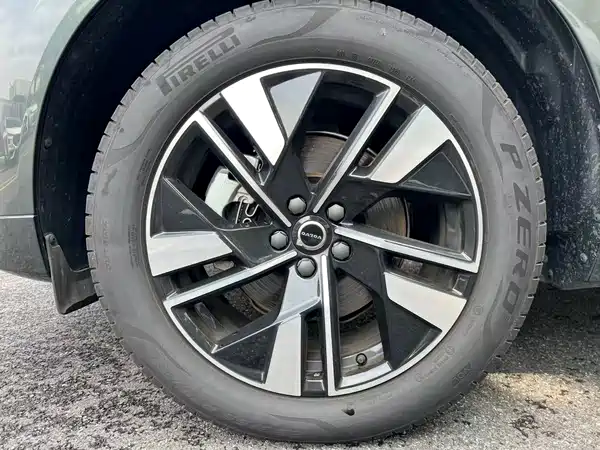 Volvo XC60 2025