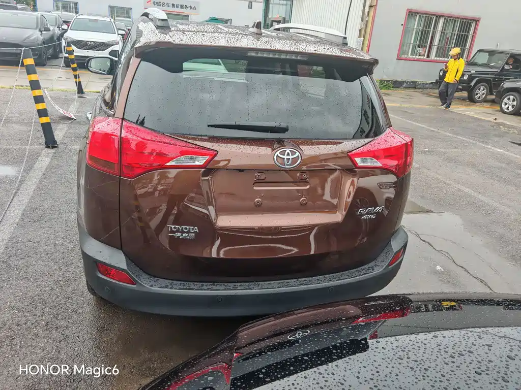 Toyota RAV4 2016 — фото 6