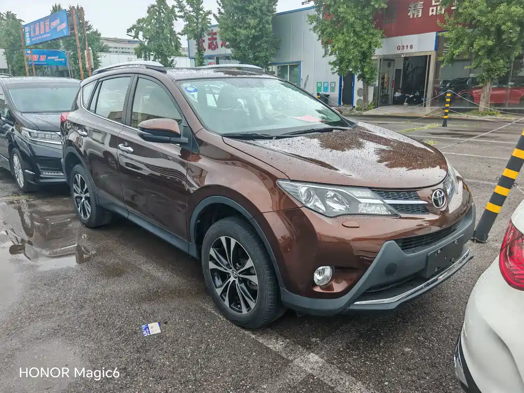 Toyota RAV4 2016 — фото 8
