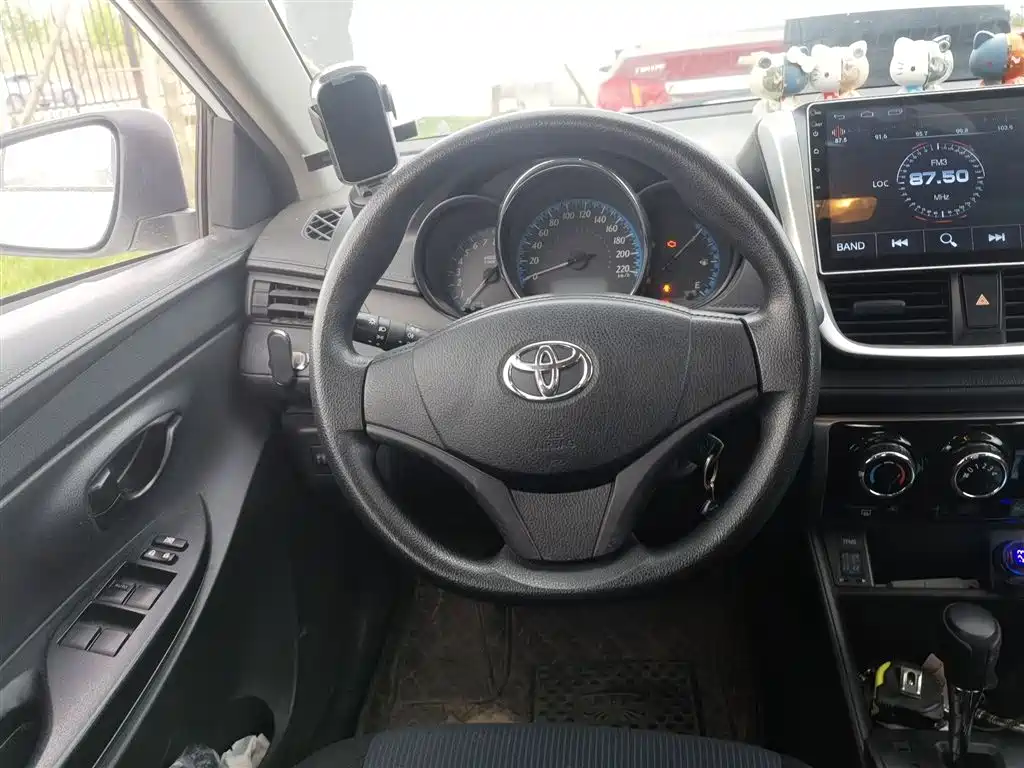 Toyota Yaris L 2019 — фото 11
