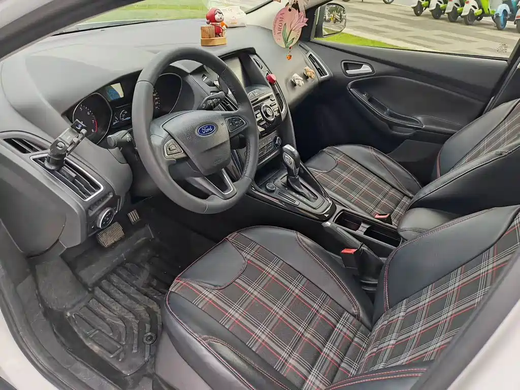 Ford Focus 2018 — фото 15