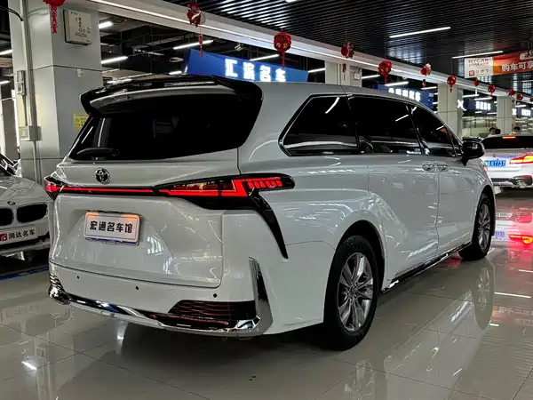Toyota Sienna 2025
