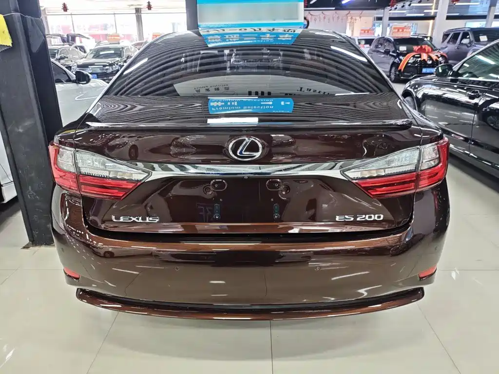 Lexus ES 2016 — фото 11