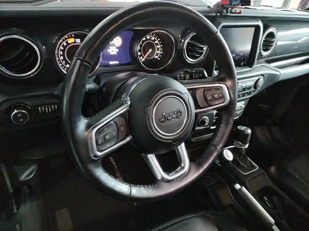 Jeep Wrangler 2023 — фото 17
