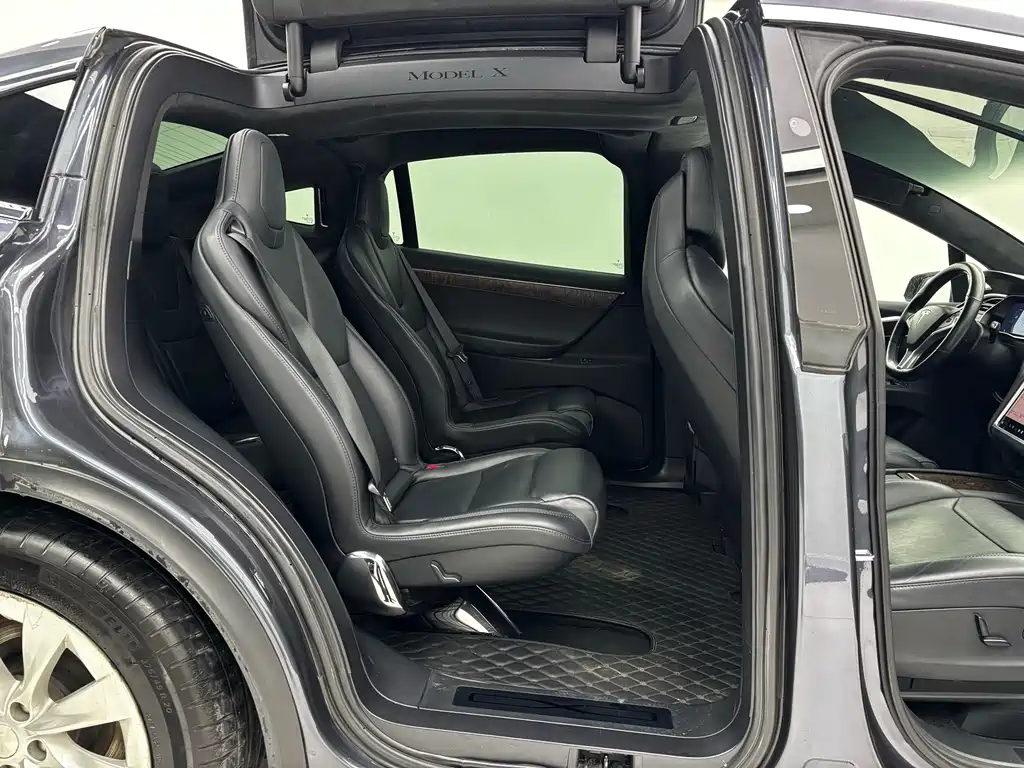 Tesla Model X 2018 — фото 31