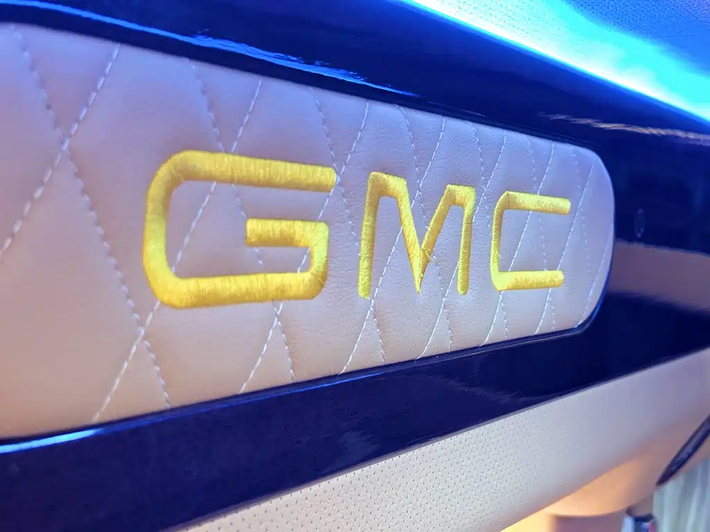 GMC Savana 2017 — фото 22