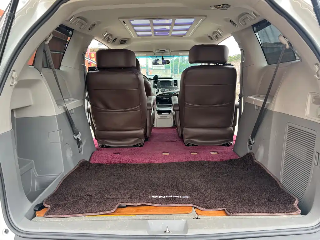 Toyota Sienna 2016 — фото 13