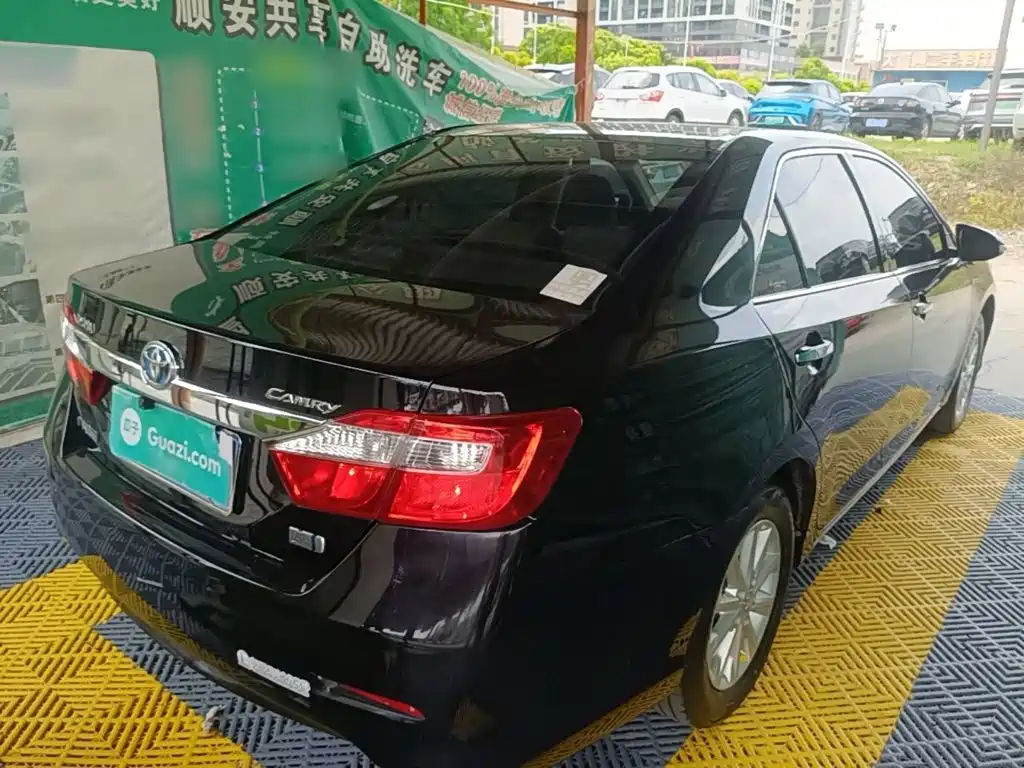 Toyota Camry 2015 — фото 7