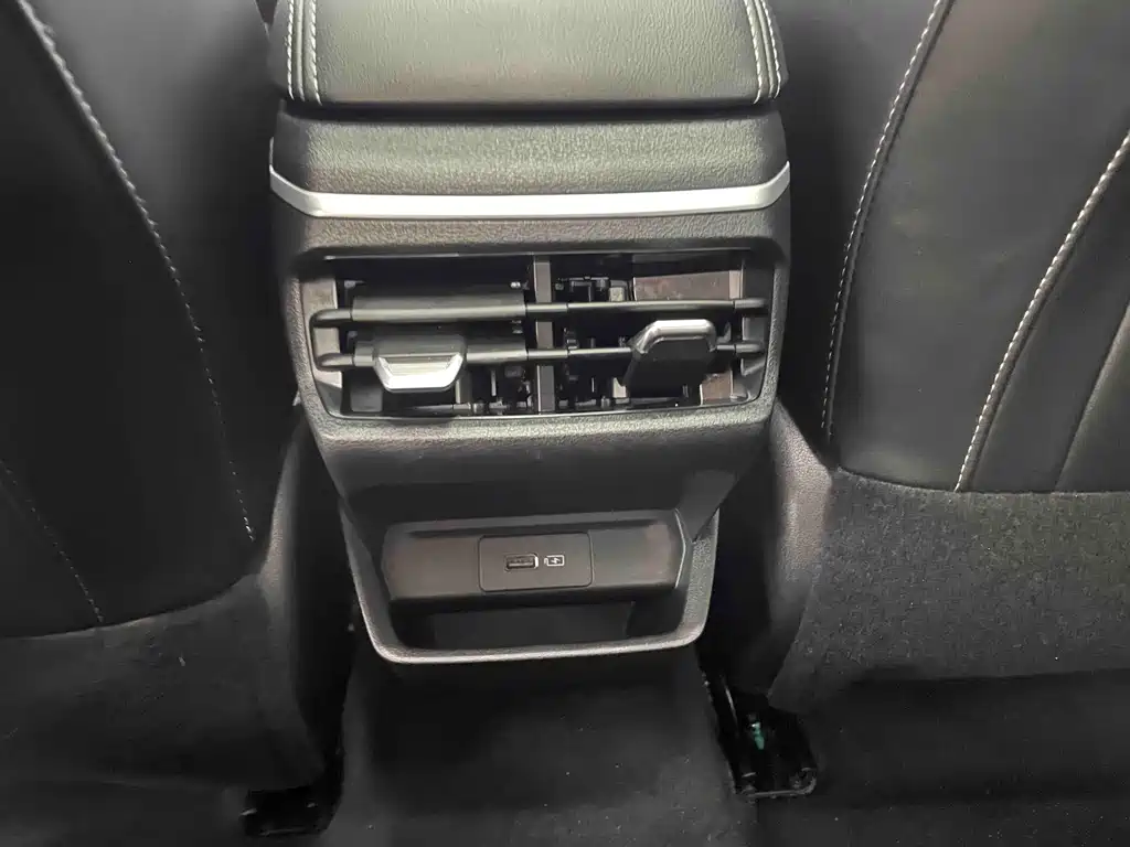 Geely Emgrand 2023 — фото 18