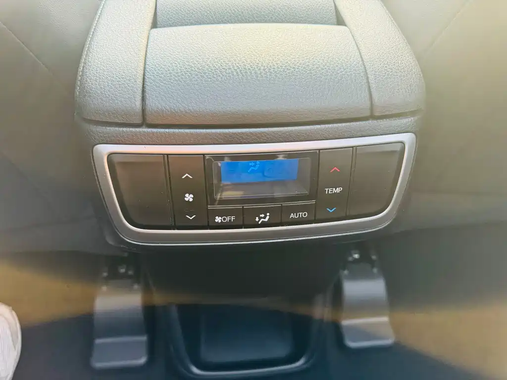 Toyota Highlander 2018 — фото 13