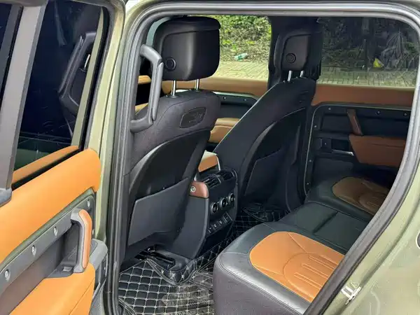 Land Rover Defender 2022