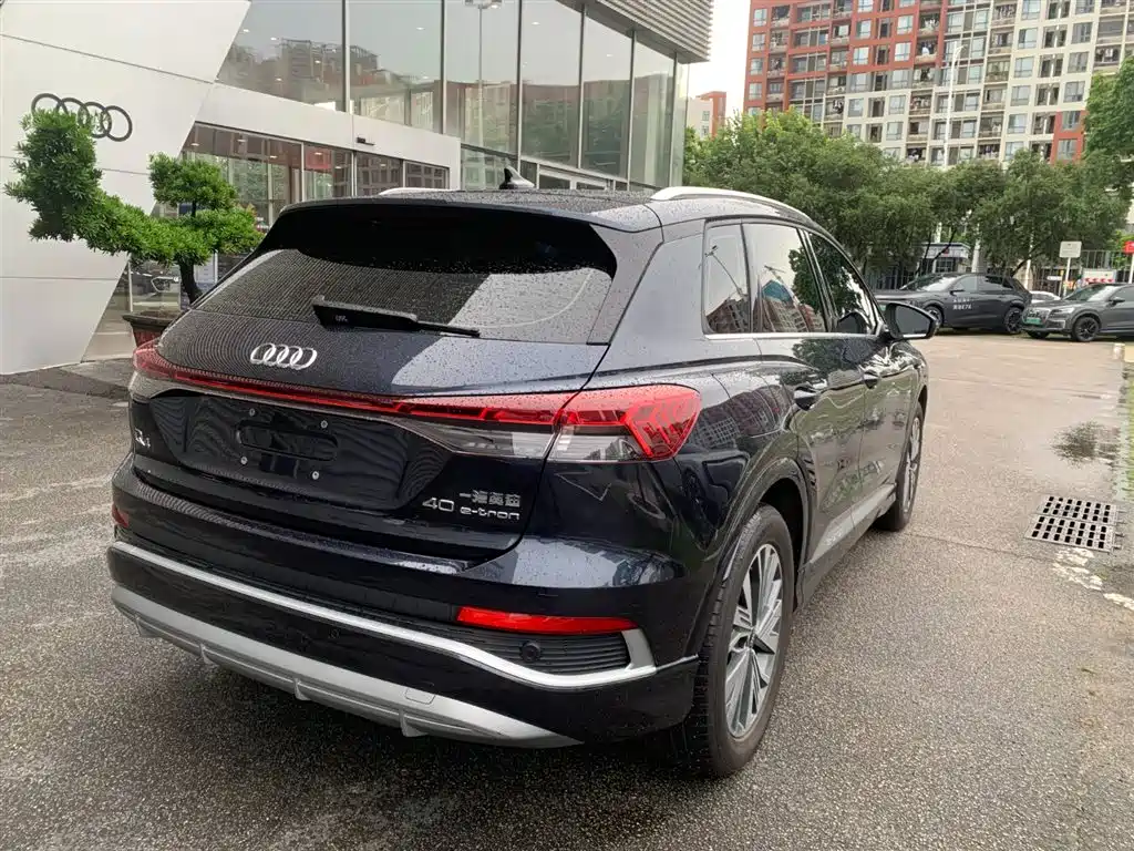 Audi Q4 e-tron 2024