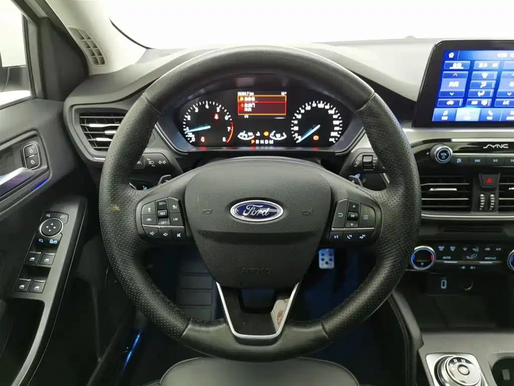 Ford Focus 2019 — фото 11