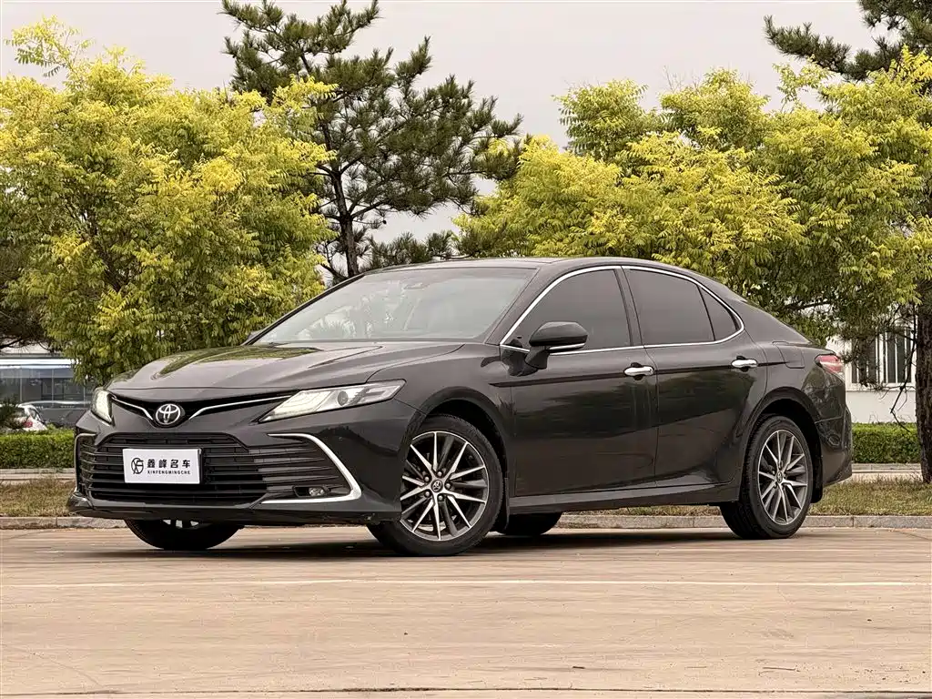 Toyota Camry 2021 — фото 1