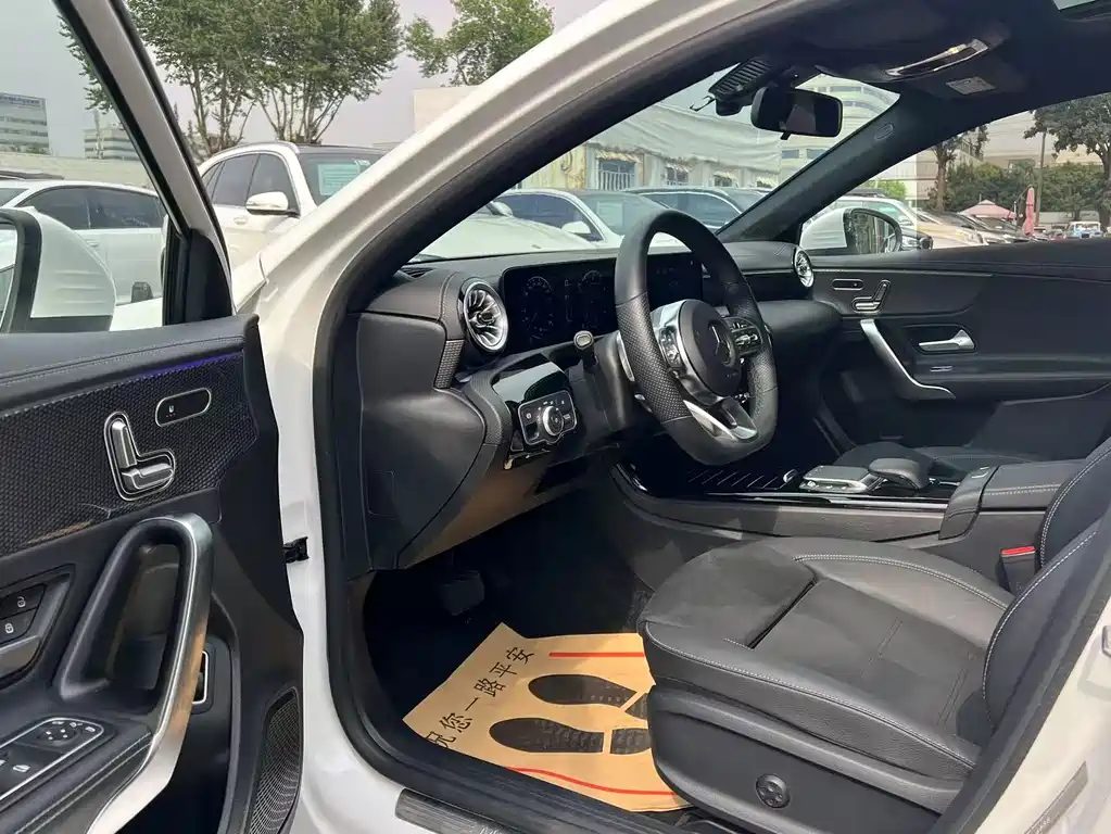 Mercedes-Benz A-Class 2023 — фото 16