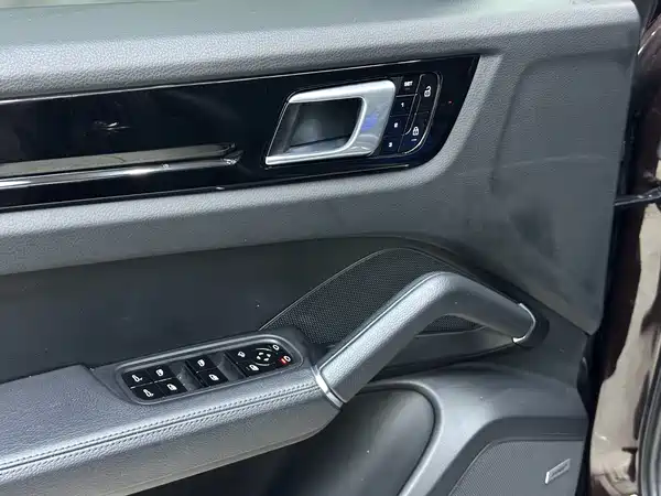 Porsche Cayenne 2021