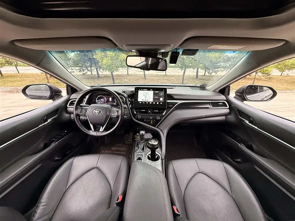 Toyota Camry 2021 — фото 6