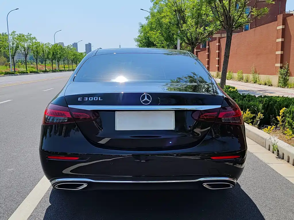 Mercedes-Benz E-Class 2023 — фото 32