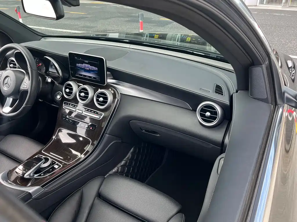 Mercedes-Benz GLC 2017 — фото 18