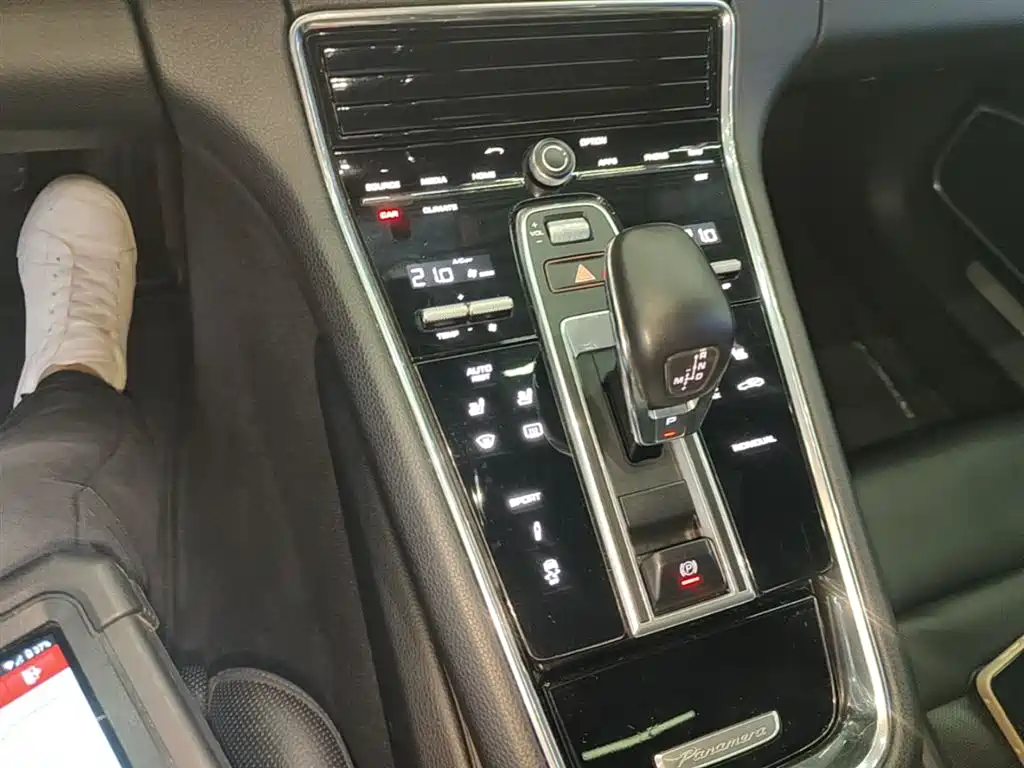 Porsche Panamera 2019 — фото 14