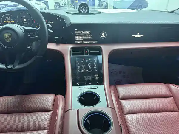 Porsche Taycan 2021