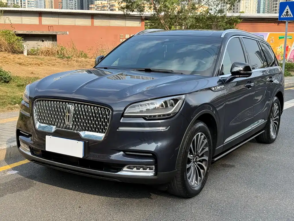 Lincoln Aviator 2023 — фото 1