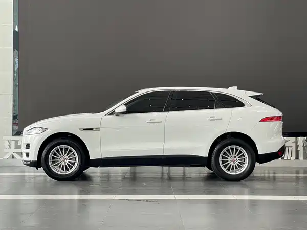 Jaguar F-PACE 2019