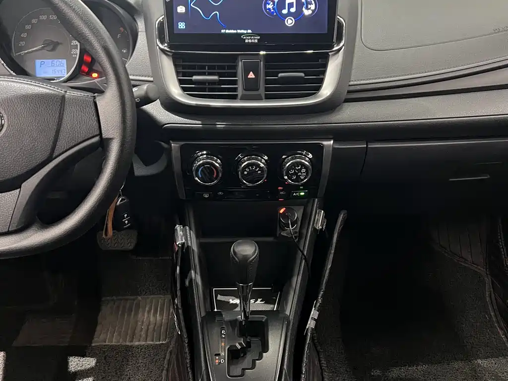 Toyota Yaris L 2020 — фото 8