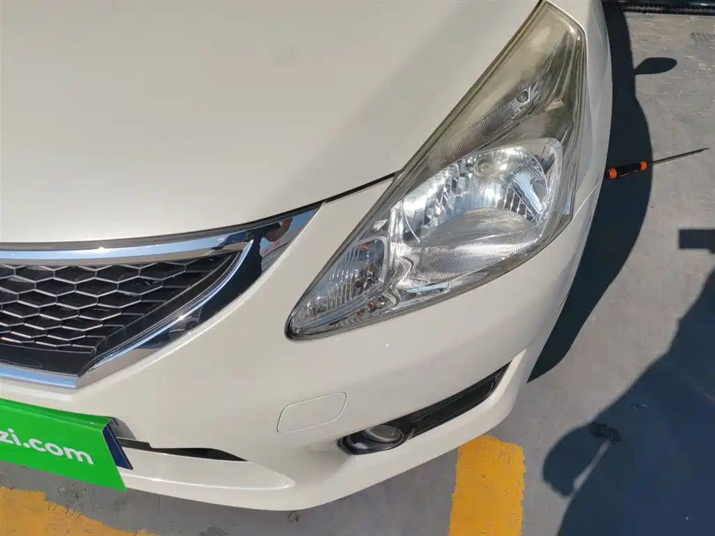 Nissan Tiida 2015 — фото 24
