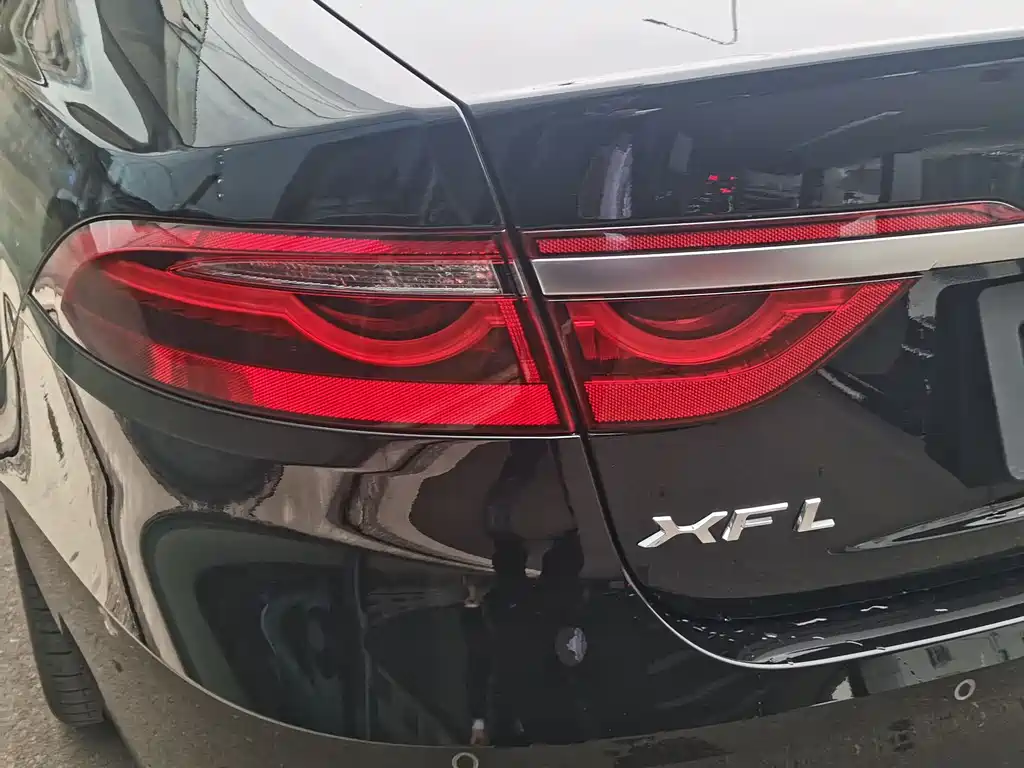 Jaguar XFL 2025 — фото 12